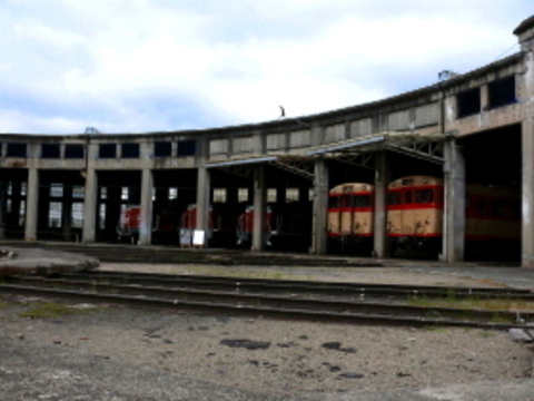 津山駅 扇形機関車庫（機関庫） DE50-1 DE10-1 DD51-1187