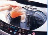 洗濯するときにEM菌の原液をキャップ1-2杯入れる