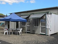 カラオケBOXあり。