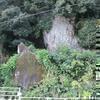 湯郷(かさね岩の伝説)の近くのお題目岩