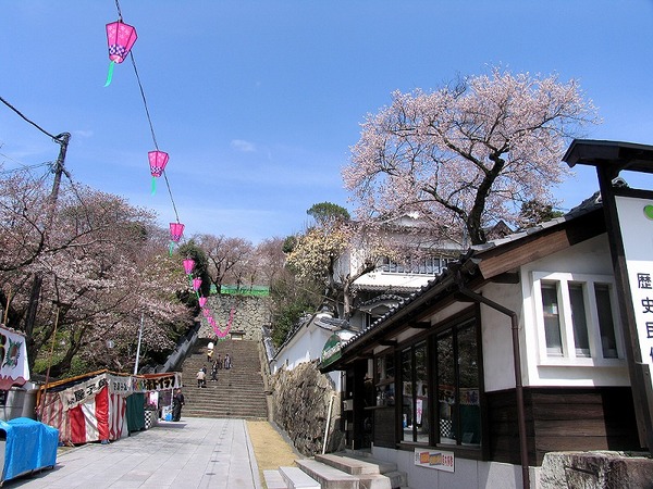 鶴山公園入り口