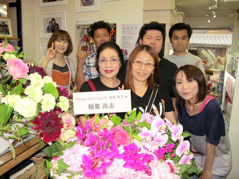 14年6月イナバ化粧品店内は賑やかです 津山瓦版