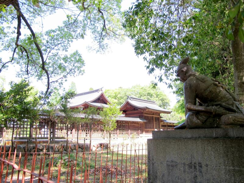 津山瓦版作楽神社とアヤメの花が爽やかでした。