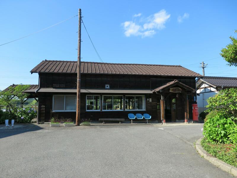 津山瓦版美作千代駅（津山市領家）