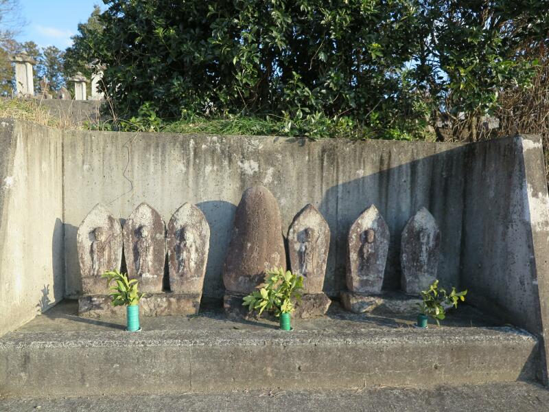 とても優しい　六地蔵　僧形　時代石彫 石仏】地蔵菩薩について ｜ コラム－石彫刻 ｜ 京都の石屋〔石茂〕芳村