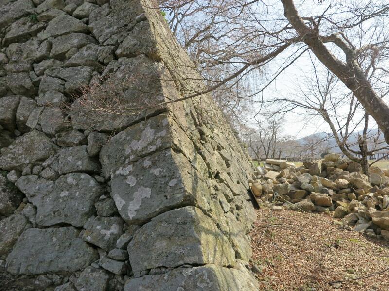 津山城の一番古い石垣 - 津山瓦版