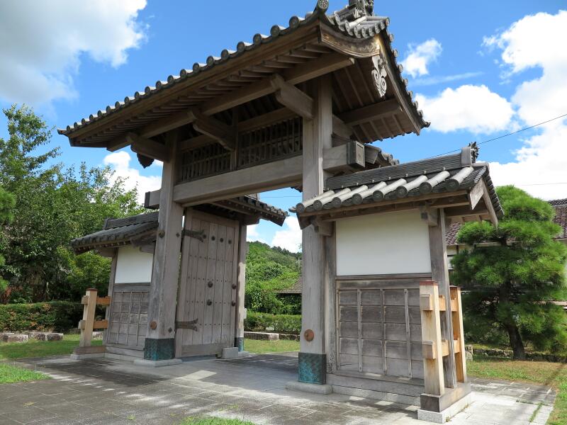 津山瓦版旧出雲街道「土居宿 西惣門」（美作市）