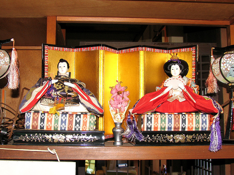 歴史民俗館と観光センター周辺のお雛様 - 津山瓦版