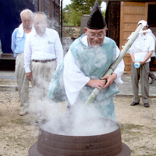 川崎八幡神社の湯立て神事