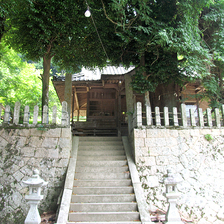 矢筈城址上り口にある千磐（ちいわ）神社