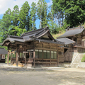 加茂神社には崇道天皇の御陵がある。