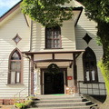 津山教会は明治（1904）に建てられた建物です。