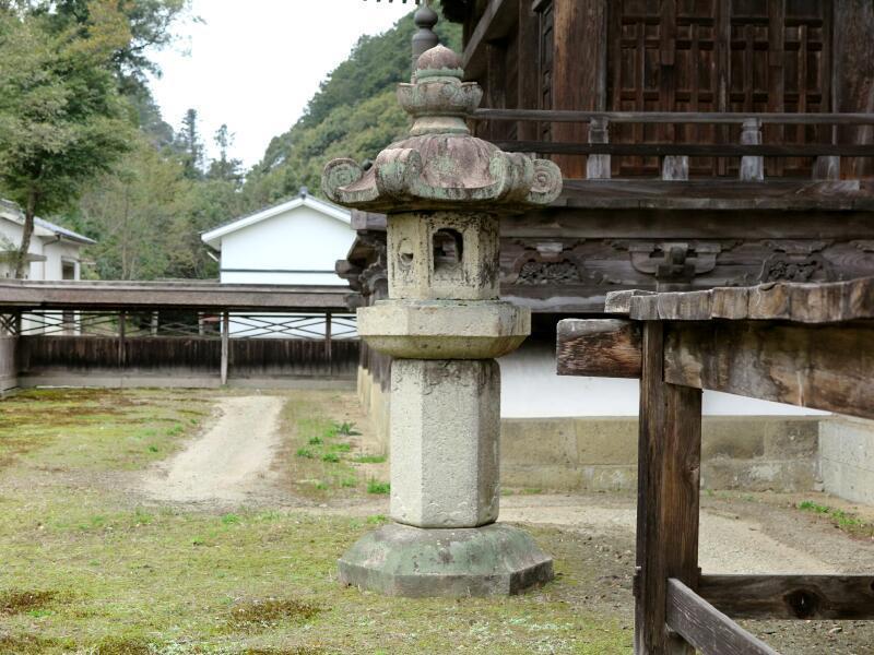 中山神社の石灯籠 - 津山瓦版