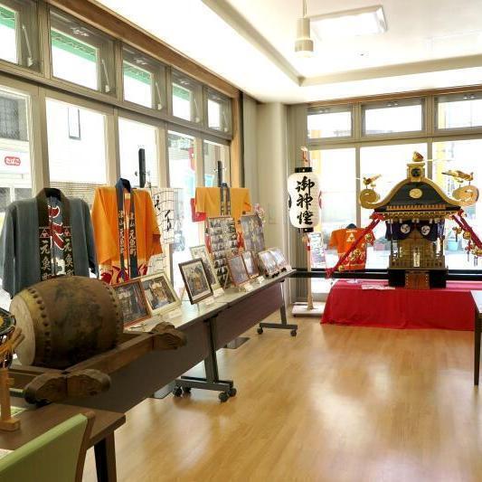 元魚町「お祭り麒麟館」の展示風景