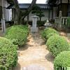 お里んの碑(故郷を愛した人情作家 棟田 博)