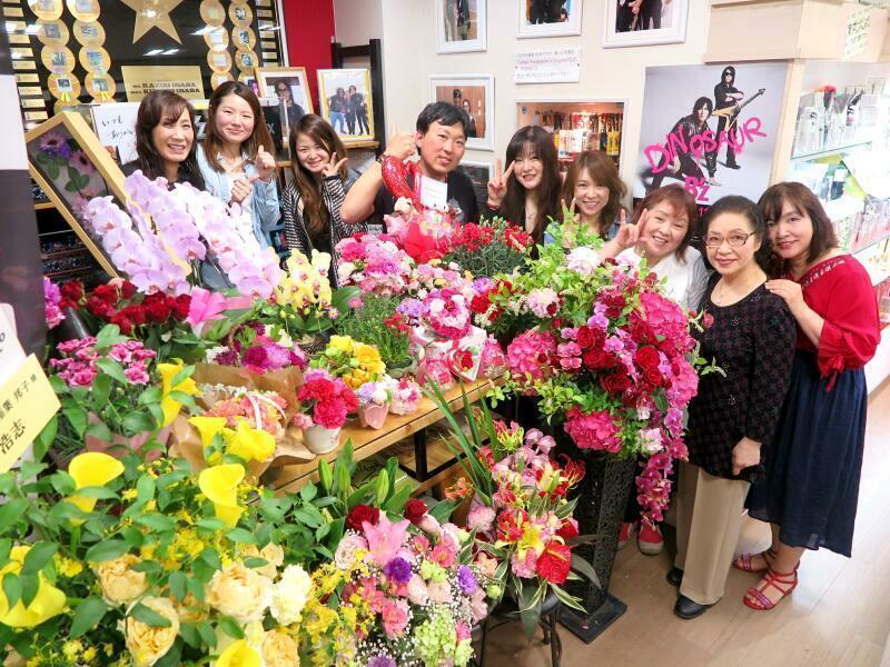 B'z　イナバ化粧品　稲龍キーホルダー　ステッカー　バッジ　ショッピングバッグ5 ❣️週末セール❣️B'z グッズイナバ化粧品 稲葉(178) 缶バッチ 缶