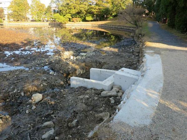 衆楽園の池底樋改修工事に伴う発掘調査