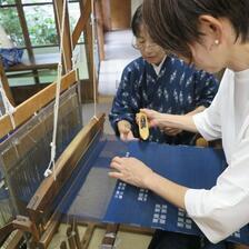作州絣でつくる藍染くるみボタン体験