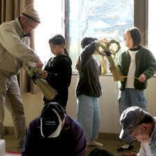 大井東ふれあい学習館で、お飾り作りと餅つき