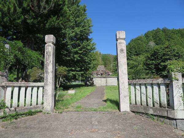 後醍醐天皇御駐蹕碑と伝説地碑（作用町）