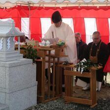 光厳寺の再建された「足王様」の遷座式