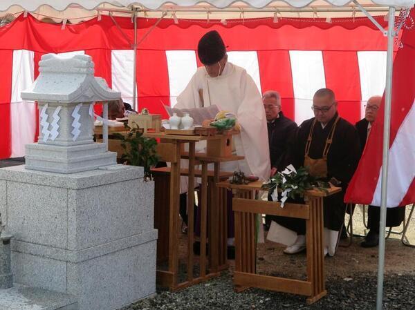光厳寺の再建された「足王様」の遷座式