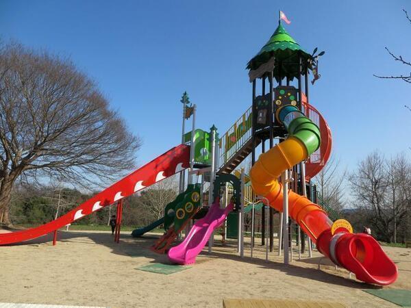 グリーンヒルズ津山に新たに整備された大型複合遊具