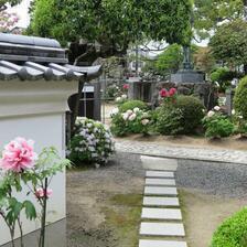 愛染寺の「牡丹の花と仏画展」